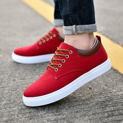Sneaker uomo rossa bassa con lacci marroni e bordo suola bianco