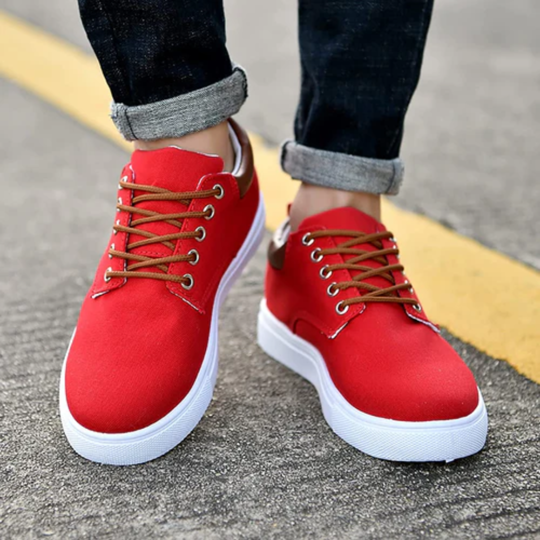 Coppia di sneakers uomo rosse viste frontalmente con talloncino marrone a contrasto