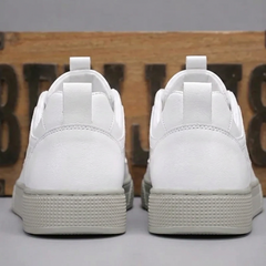 Retro delle sneakers uomo bianche con linguetta di tiraggio e suola spessa chiara