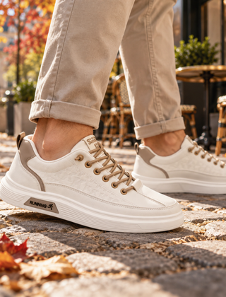 Sneakers uomo beige con inserti sul tallone, lacci chiari e suola spessa