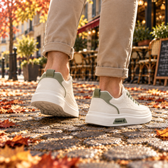 Sneakers uomo verde chiaro viste da dietro con tallone a contrasto e linguetta