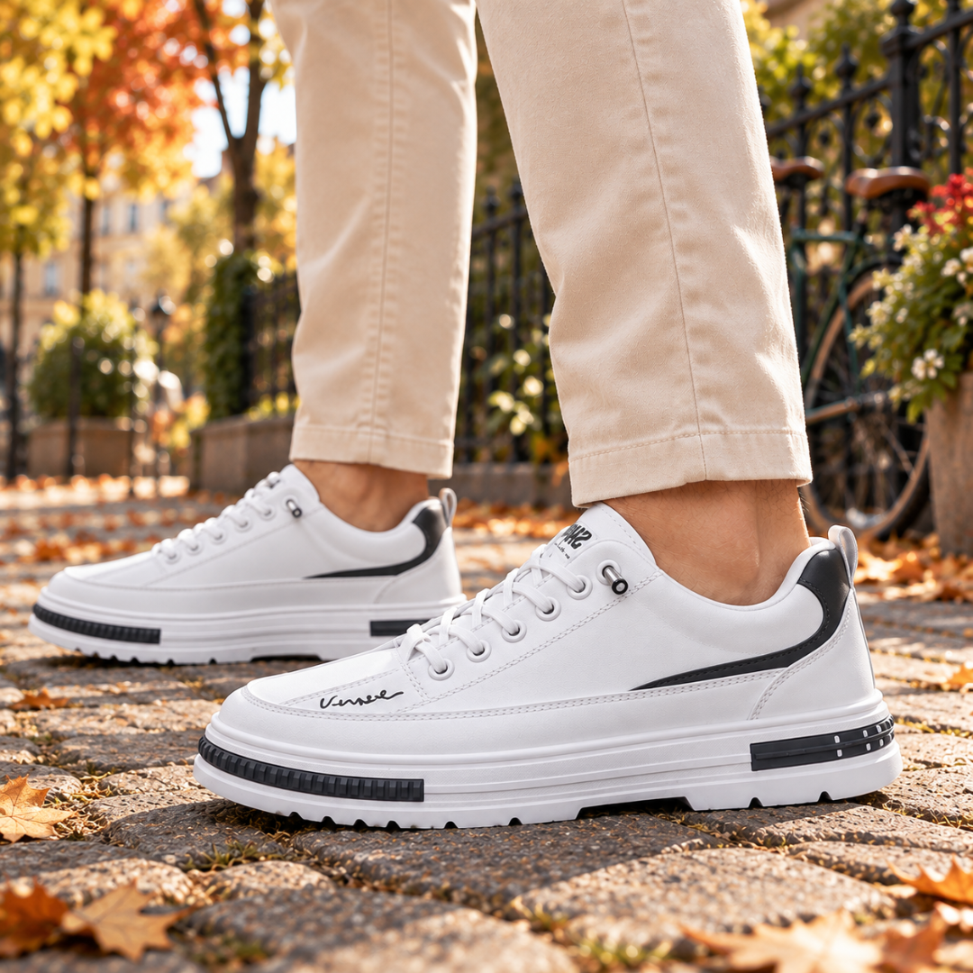 Sneakers uomo bianche di profilo con inserto nero sul tallone e suola dentellata