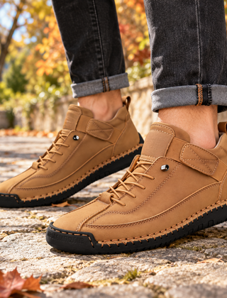 Sneakers uomo kaki con lacci in tinta e bordo suola nero cucito