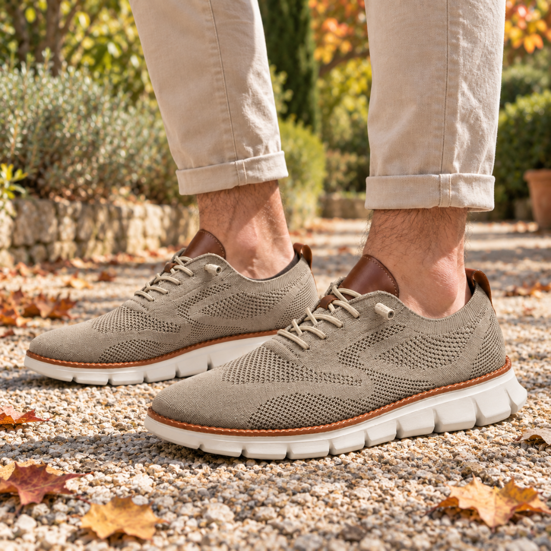 Sneakers uomo kaki in maglia traforata con suola bianca su ghiaia