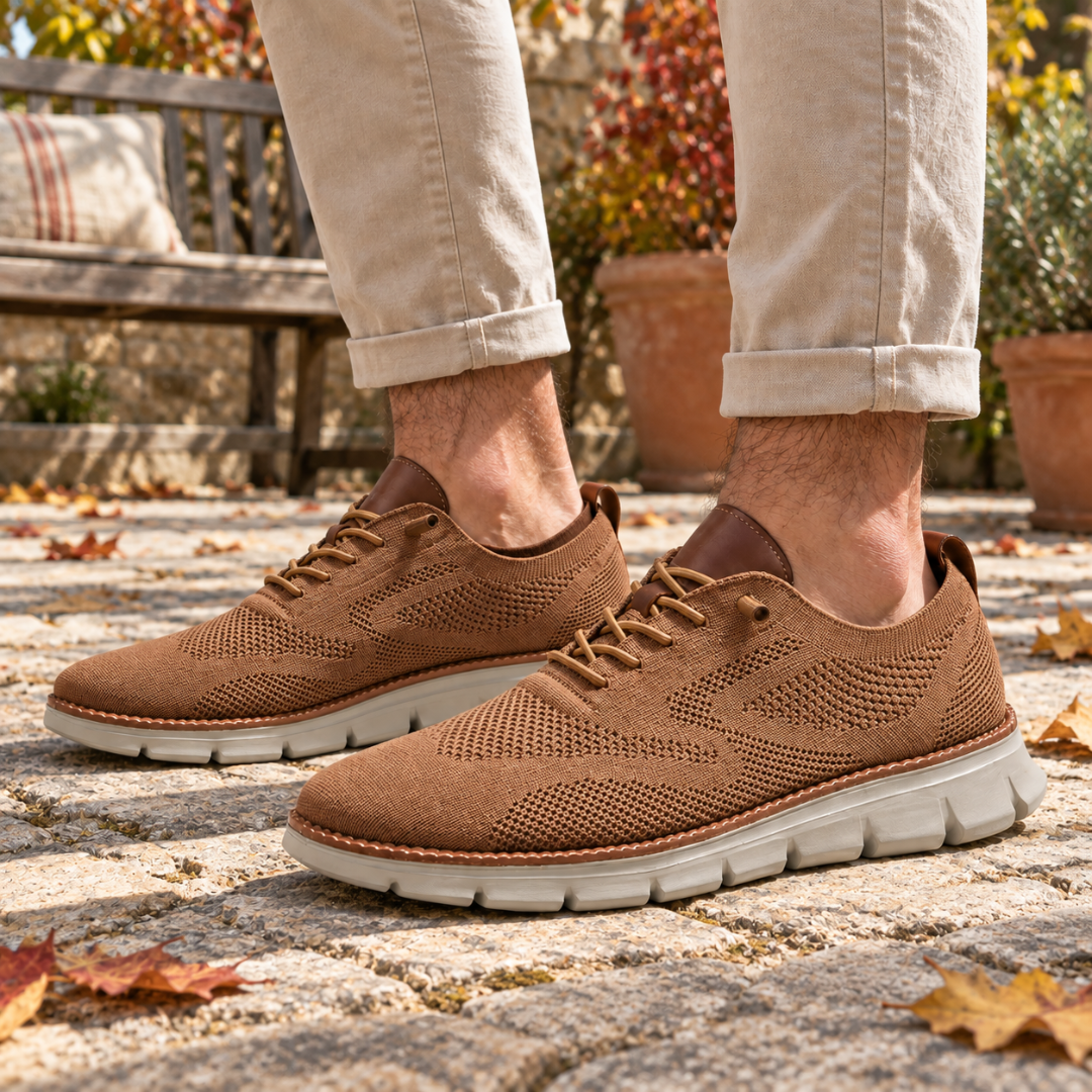 Sneakers uomo marroni stringate in maglia lavorata con suola chiara scanalata