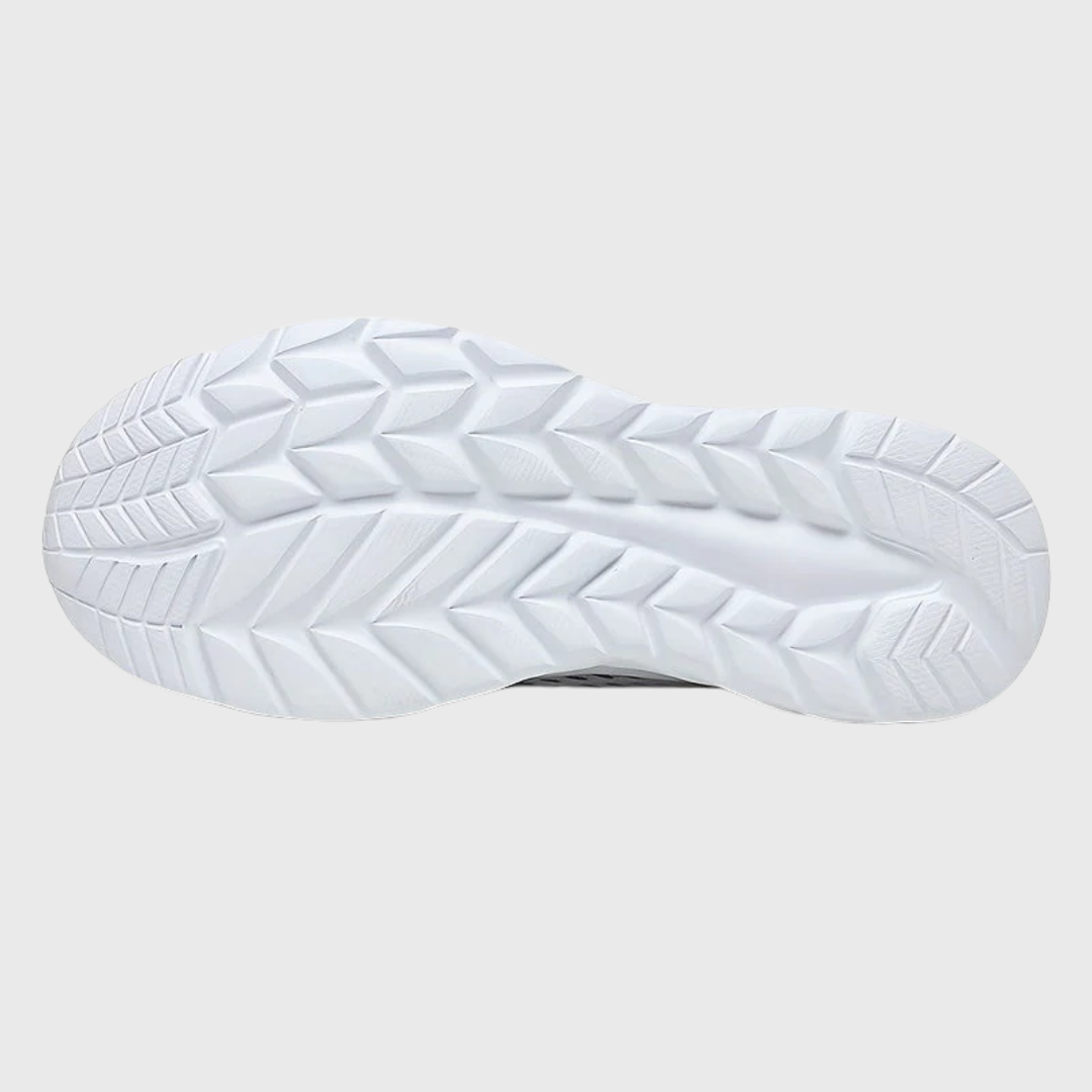 Dettaglio della suola bianca scolpita antiscivolo delle sneakers uomo slip-on