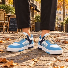 Sneakers uomo azzurre con stampa a onde e lacci spessi intrecciati