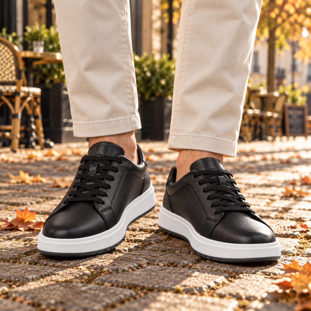 Sneakers uomo nere con lacci neri e suola bianca viste frontalmente