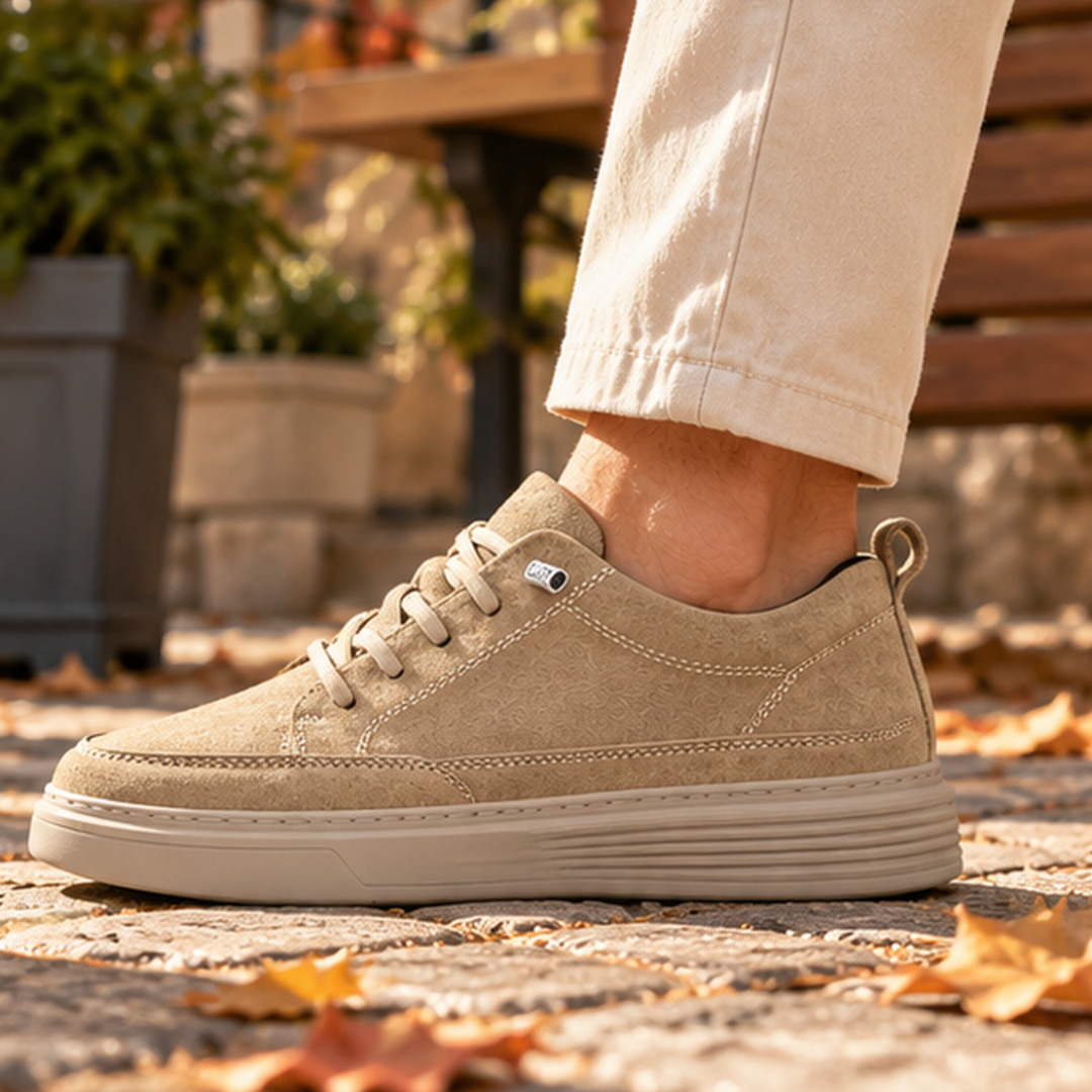 Sneakers uomo kaki con etichetta laterale, lacci chiari e suola spessa