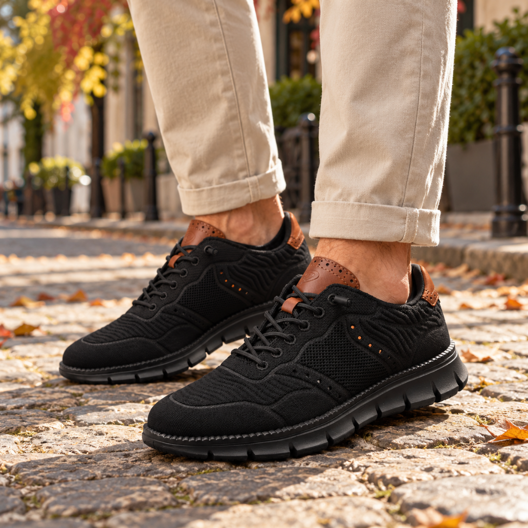 Sneakers uomo nere con inserti traforati sui lati e cuciture a vista