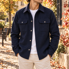 Sovracamicia uomo blu navy con tasche sul petto e bottoni a pressione metallici
