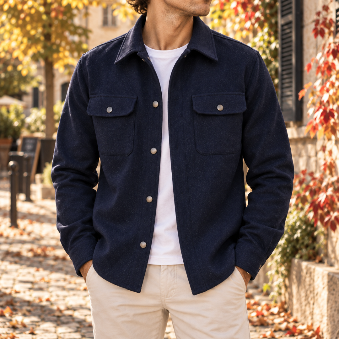 Sovracamicia uomo blu navy con tasche sul petto e bottoni a pressione metallici