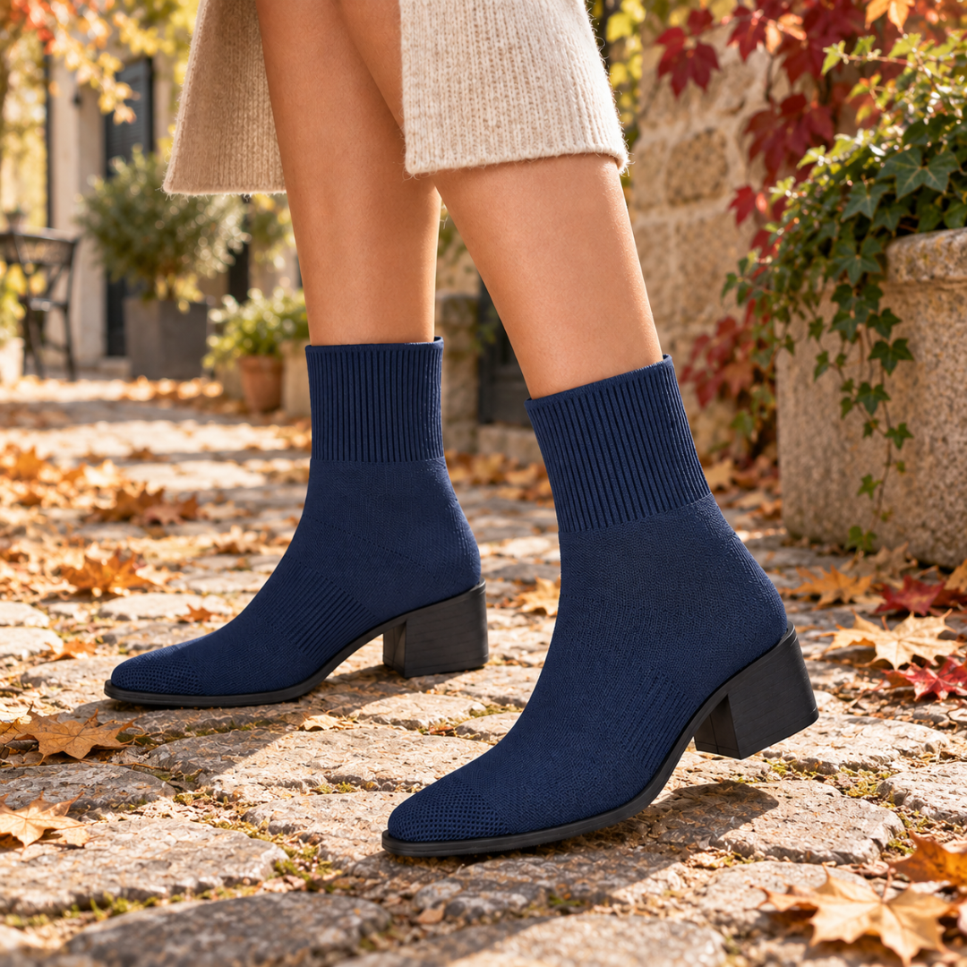 Stivaletti donna blu a calzino con tacco largo e suola bassa