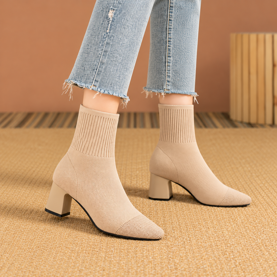 Stivaletti donna a calza beige con tacco largo squadrato e punta quadrata