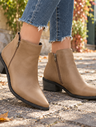 Stivaletti donna kaki a punta con zip laterale e tacco largo