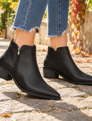 Stivaletti donna neri a punta con zip laterale e gambale corto