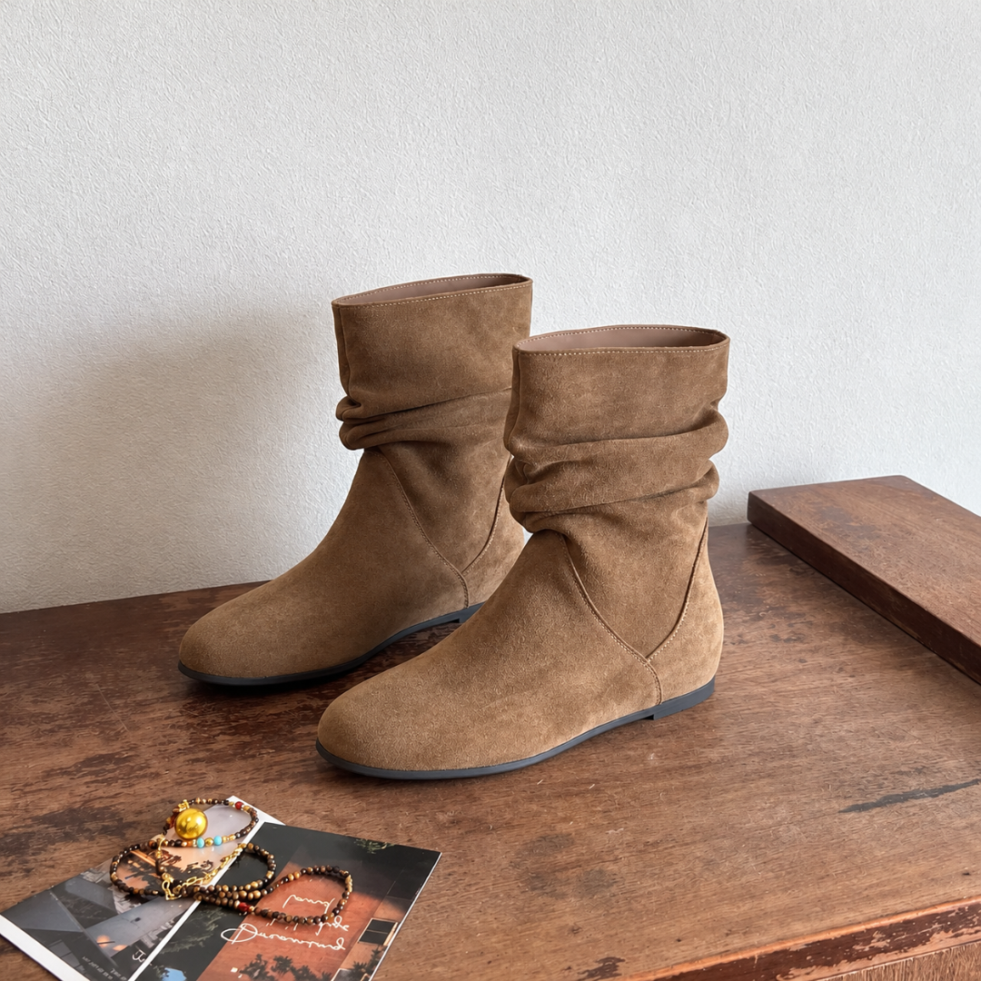 Paio di stivaletti donna marrone kaki con bordo superiore rifinito e suola bassa