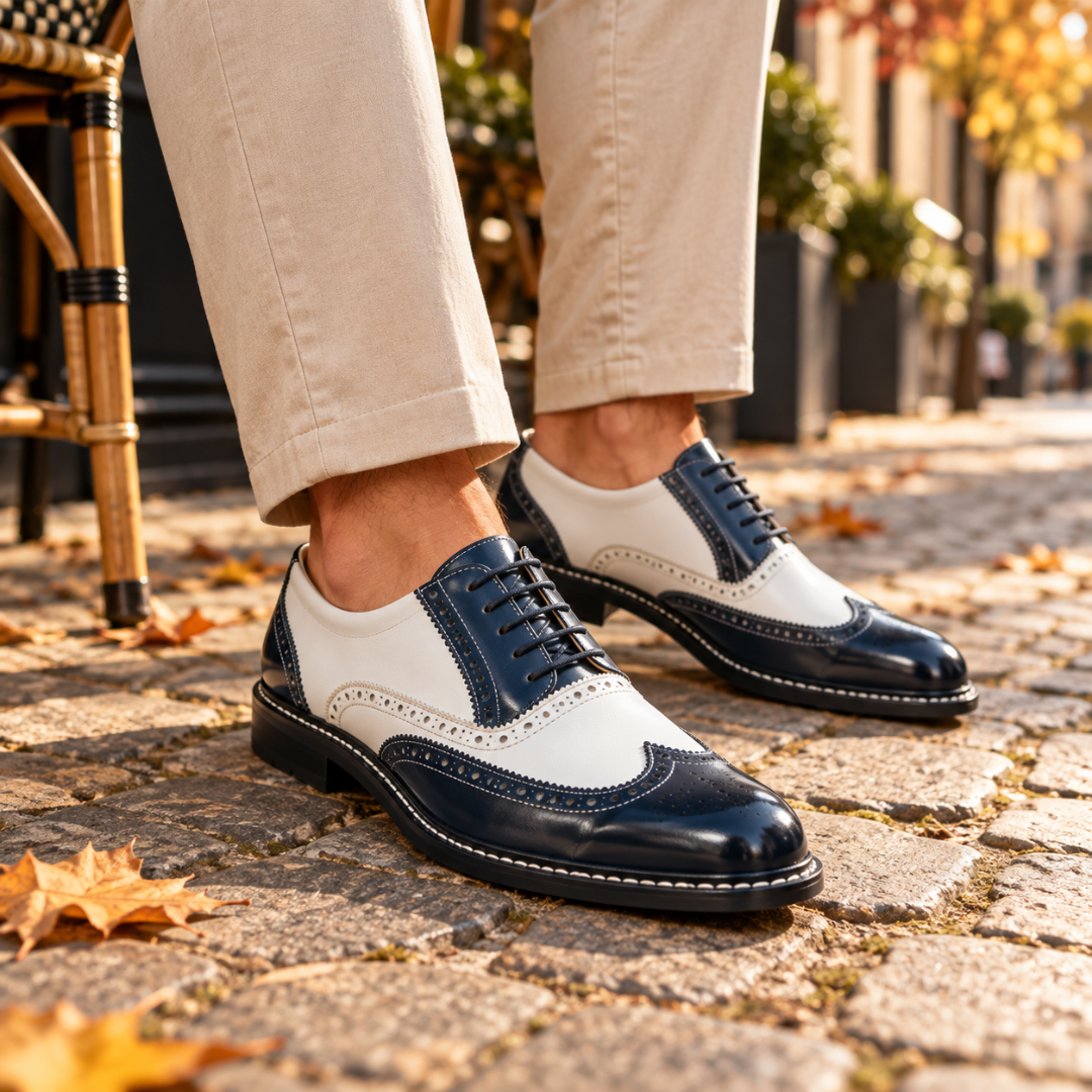 Scarpe stringate uomo blu e bianche con punta ad ala lucida e lacci blu