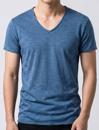 T-shirt uomo blu con scollo a V e bordi vivi sulle maniche corte