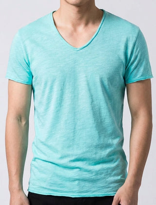 T-shirt uomo turchese chiaro con scollo a V e maniche corte leggere