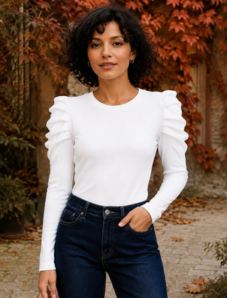 Top donna bianco a girocollo con maniche lunghe a sbuffo drappeggiate