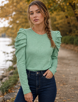 Top donna verde con maniche lunghe a sbuffo e scollo girocollo