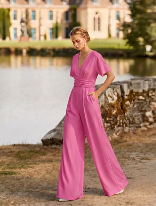 Tuta rosa donna a gamba larga con scollo a V e maniche kimono corte
