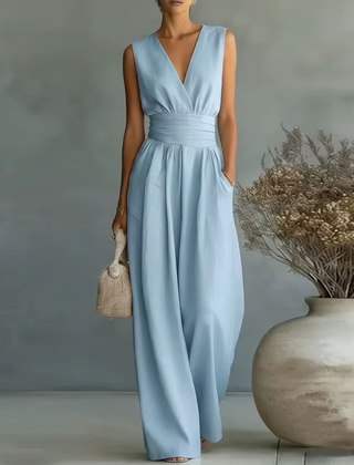 Tuta donna azzurra a gamba larga con scollo a V e vita fasciata drappeggiata