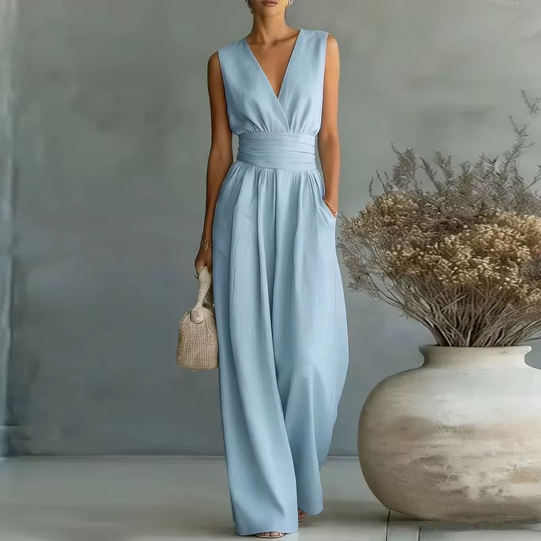 Tuta donna azzurra a gamba larga con scollo a V e vita fasciata drappeggiata