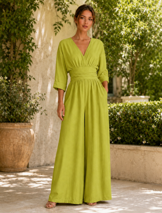 Tuta verde chiaro lime con gamba larga fluida e tasche laterali discrete