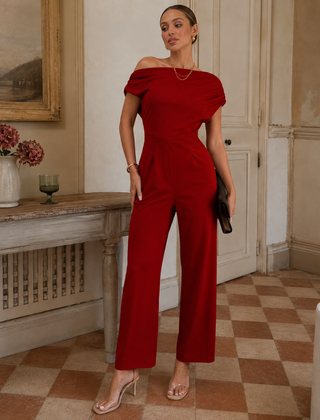 Tuta donna rossa monospalla con maniche corte e pantalone a gamba larga
