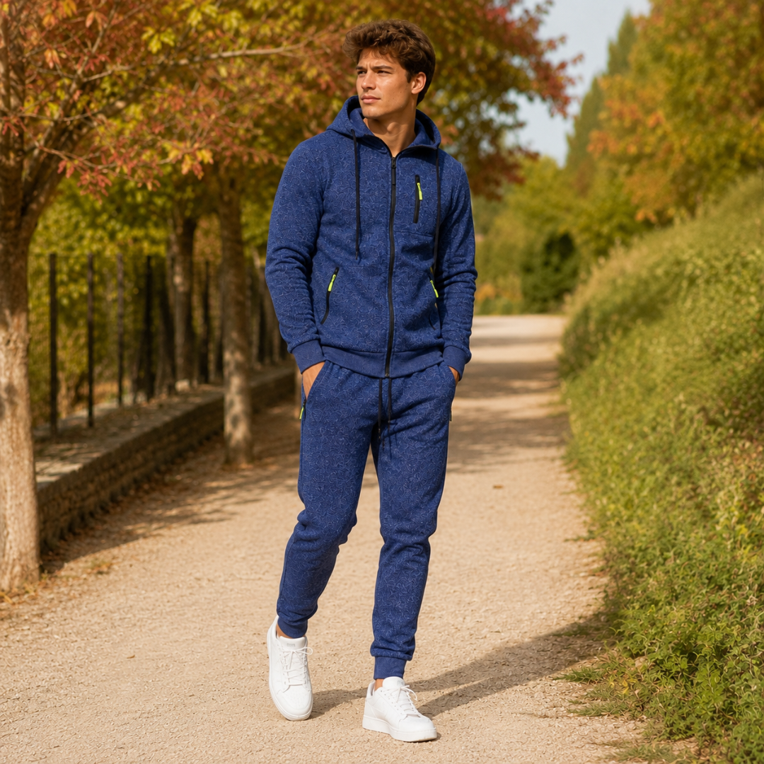 Tuta sportiva uomo blu con zip integrale chiusa e tasca sul petto