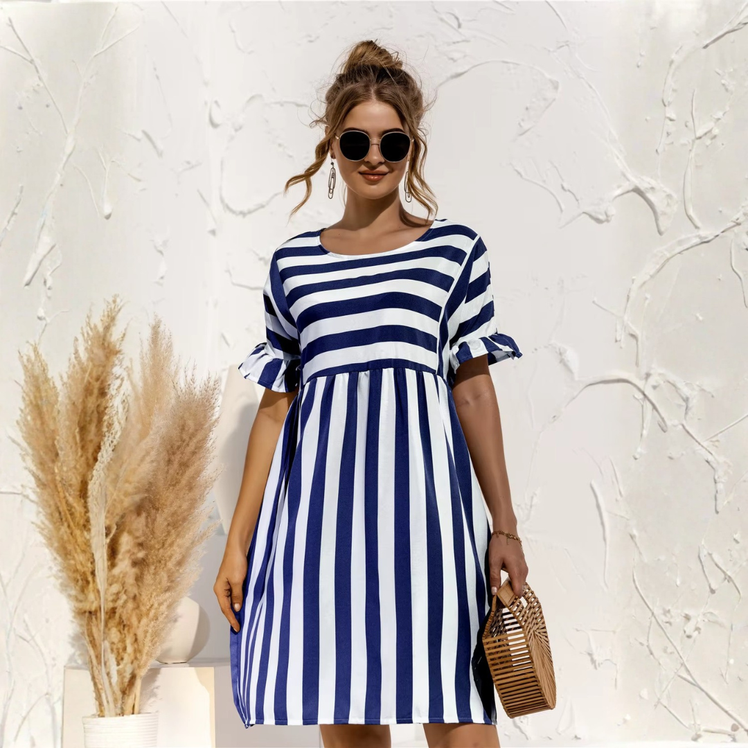 Vestito corto donna a righe blu navy e bianche con maniche corte a volant