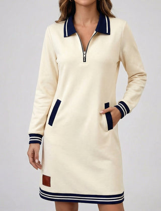Vestito corto crema con colletto blu, zip e tasche profilate a contrasto