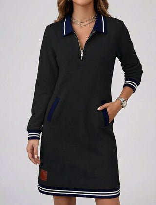 Vestito corto nero con colletto blu profilato, zip e orlo rigato
