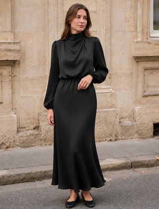 Vestito midi nero con maniche a palloncino, collo alto drappeggiato e gonna fluida