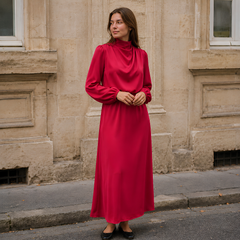 Vestito midi rosso con maniche a palloncino e gonna svasata lunga al polpaccio