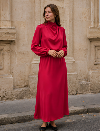 Vestito midi rosso con maniche a palloncino e gonna svasata lunga al polpaccio