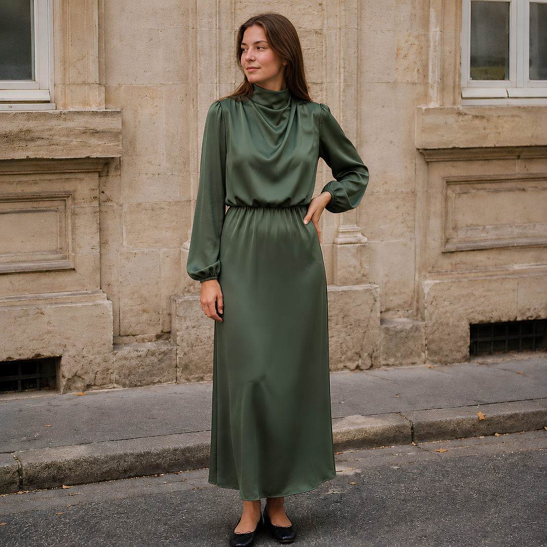 Vestito midi verde militare con collo alto drappeggiato e maniche a palloncino, vista frontale