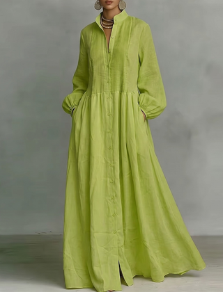 Vestito lungo verde chiaro a camicia con nervature verticali sul corpetto e bottoni frontali