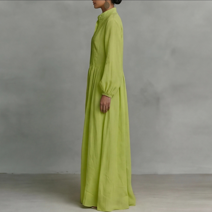 Vista laterale del vestito lungo verde chiaro con manica a palloncino e gonna ampia
