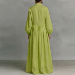 Retro del vestito lungo verde chiaro con corpetto liscio e arricciature al punto vita