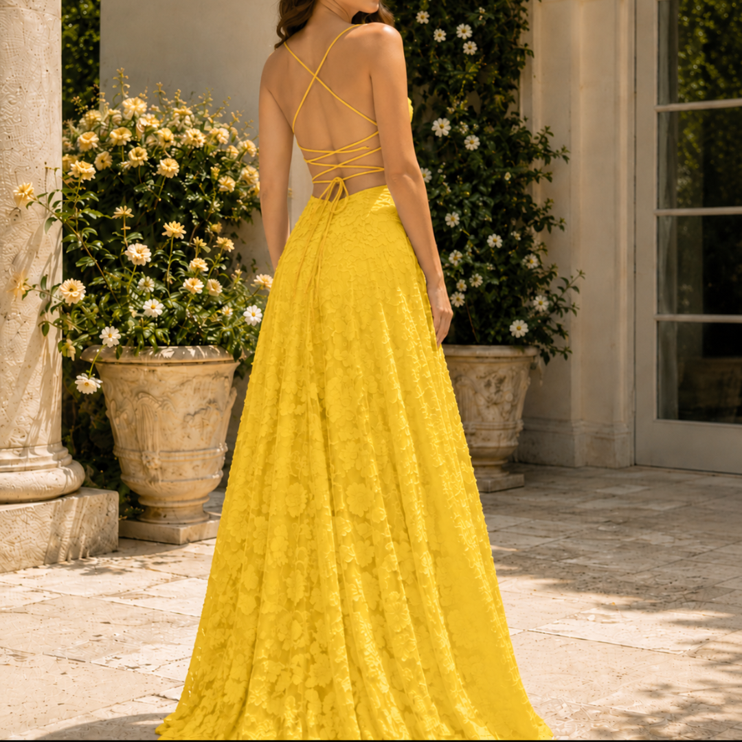 Retro del vestito giallo con schiena scoperta e lacci incrociati da annodare