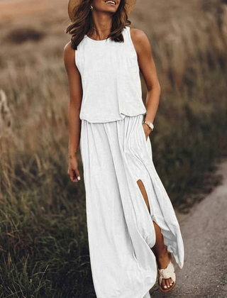 Vestito lungo bianco senza maniche con gonna fluida e ampio spacco laterale