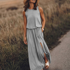 Vestito lungo grigio con girocollo arrotondato e gonna con spacco laterale
