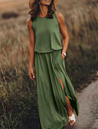 Vestito lungo verde senza maniche con vita arricciata e spacco laterale