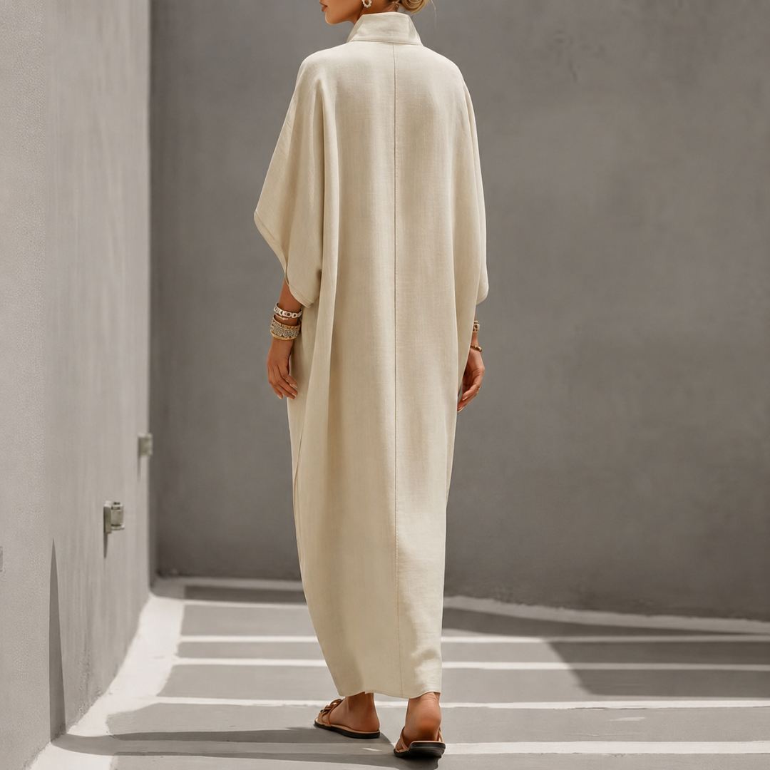 Retro del vestito lungo beige con linea ampia e cucitura centrale sulla schiena