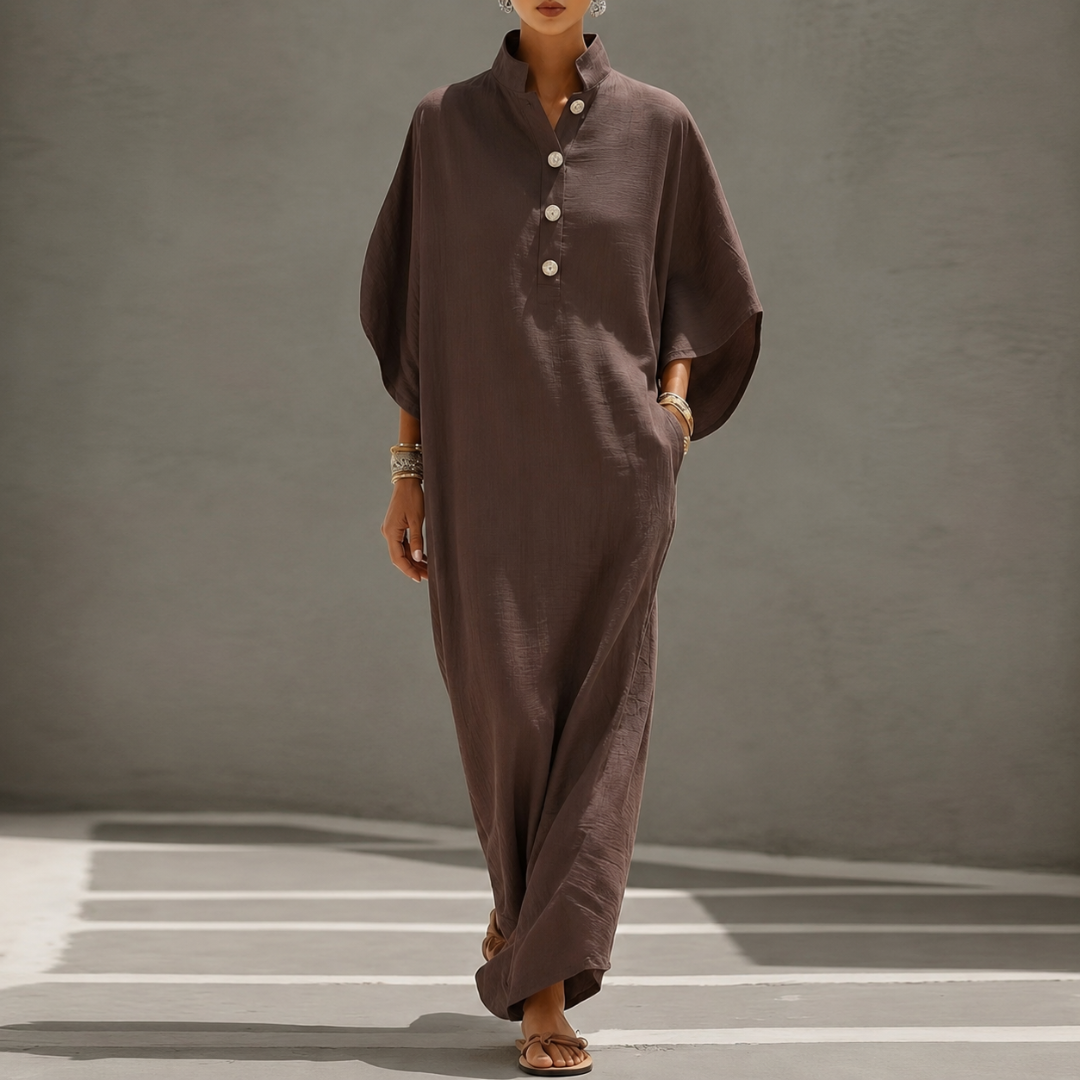 Vestito lungo marrone con maniche a pipistrello e abbottonatura a contrasto sul davanti