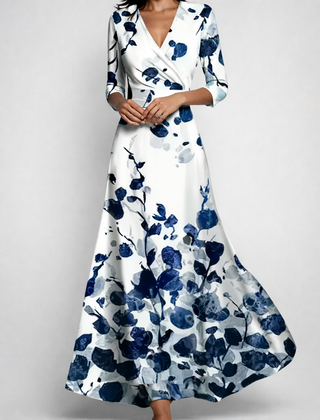 Vestito lungo bianco con fiori blu sfumati e scollo a V incrociato