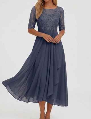 Vestito midi grigio con girocollo arrotondato e ricami floreali sul corpetto